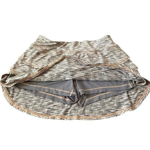 A43-Soft, stretchy, lightweight, and breathable brown and white skort #running - Picture 3 of 6